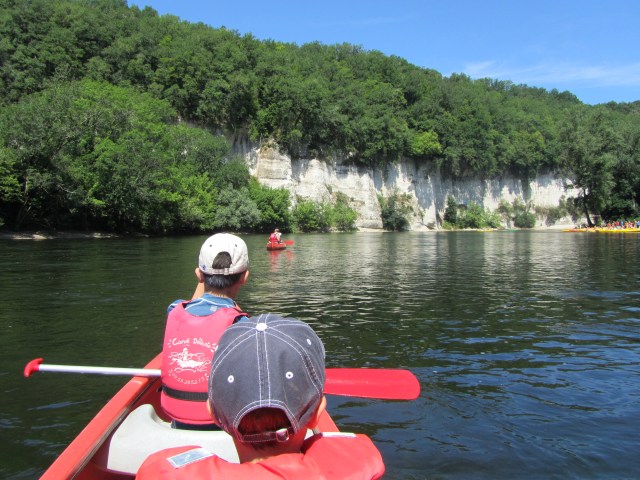 Paddling down the Dordogne river, not far from the vines....