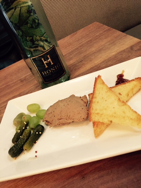 Chicken Paté with a Honig Sauvignon Blanc.