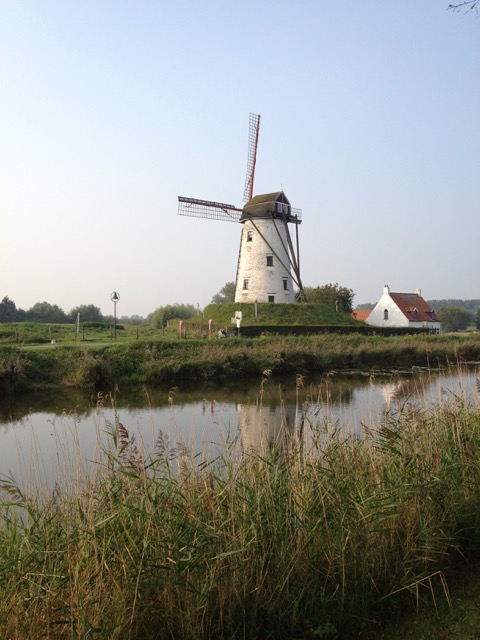 Soon I would be passing this windmill, a mere 5k out of town....